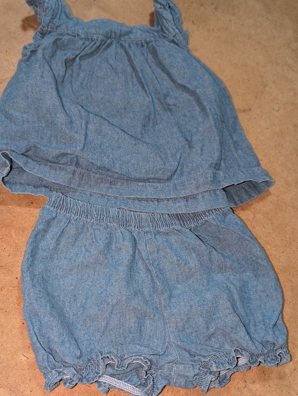 🥀3/$25🥀 Like New Baby Girls Carter's Cotton Ruffle Shorts & Tank Set Size 9M